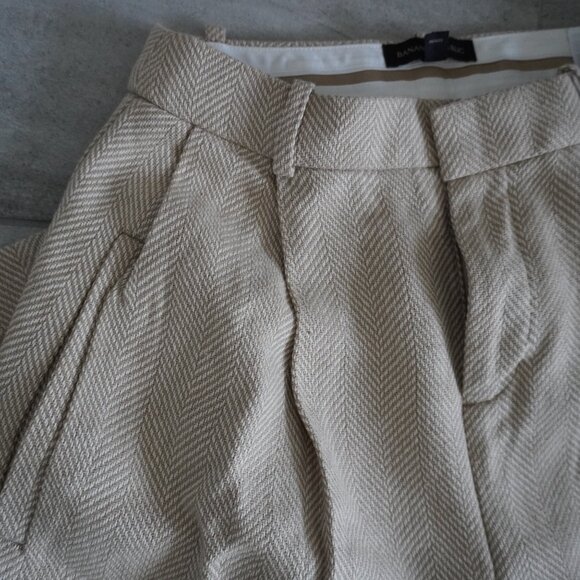 Banana Republic Tailored Pleated Pants – Cream / Beige – Size 2 - Picture 3 of 4